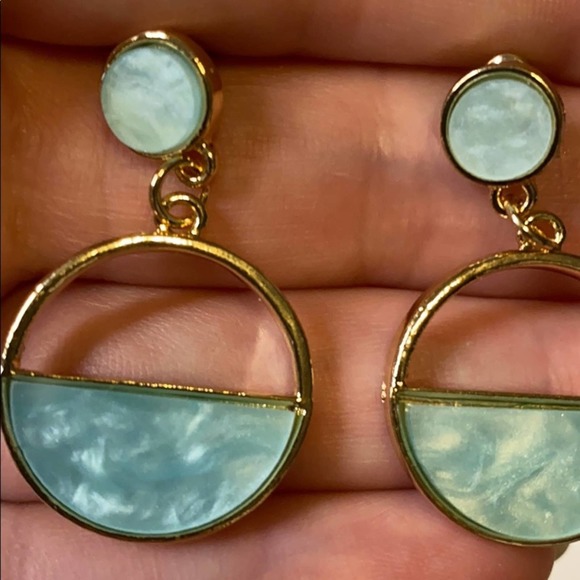 Pretty Crystal Blue Gold Circle Drop Earrings - Picture 4 of 6